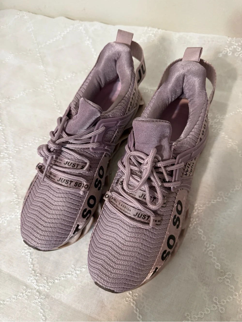 Women's Lightweight Mesh Athletic Sneakers - Dusty Mauve